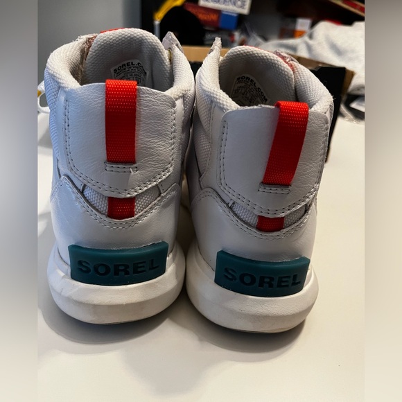 Sorel explorer II mid top waterproof sneaker sz 8.5 - Picture 5 of 9